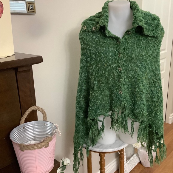 Gorgeoys Bouclé Green Cape fits med to large - Picture 1 of 11